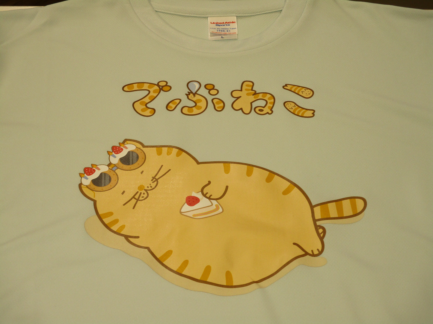 MAD-04 でぶねこ Tシャツ(茶トラ)