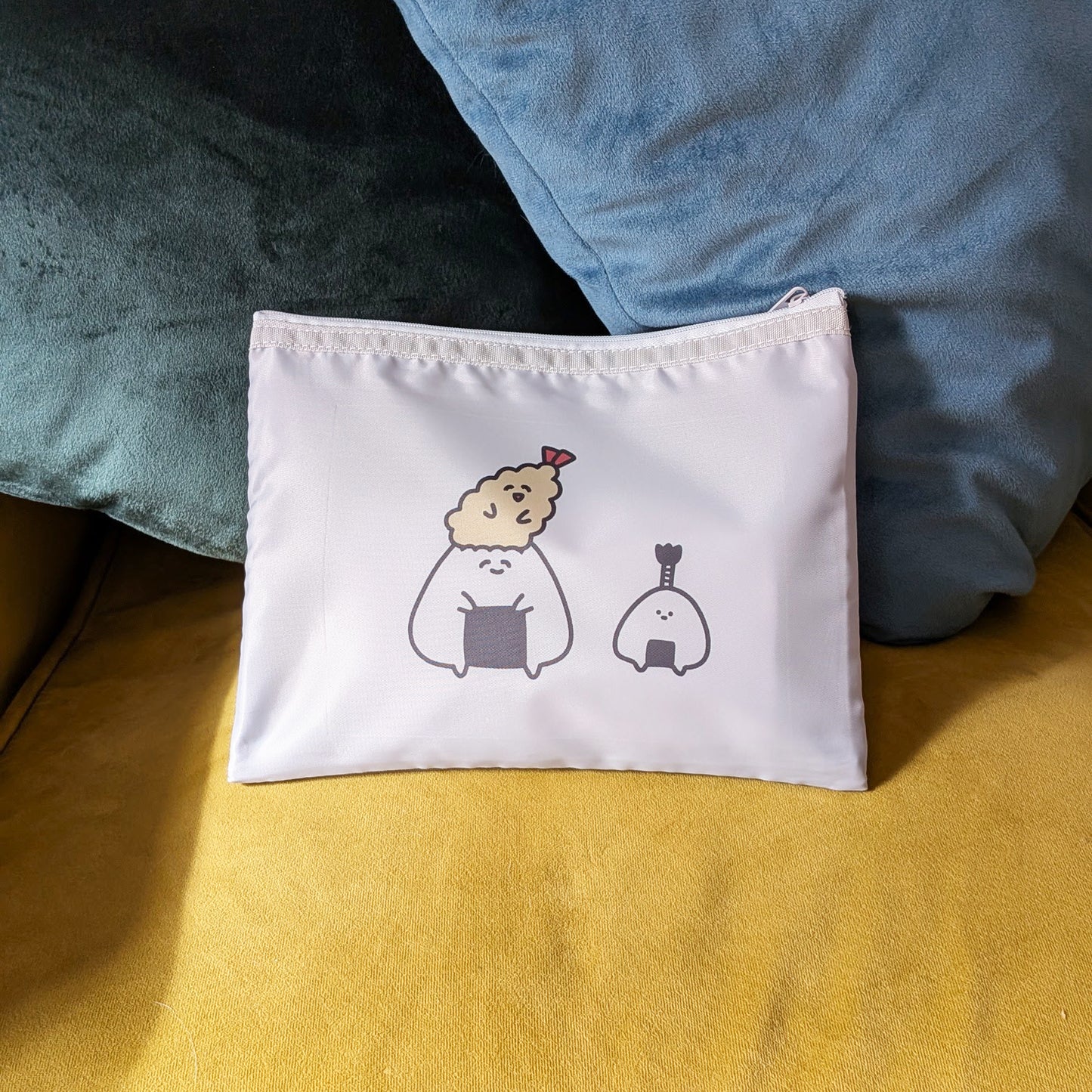 2OM おにぎりのデリケートゾーン　メッシュフラットポーチ