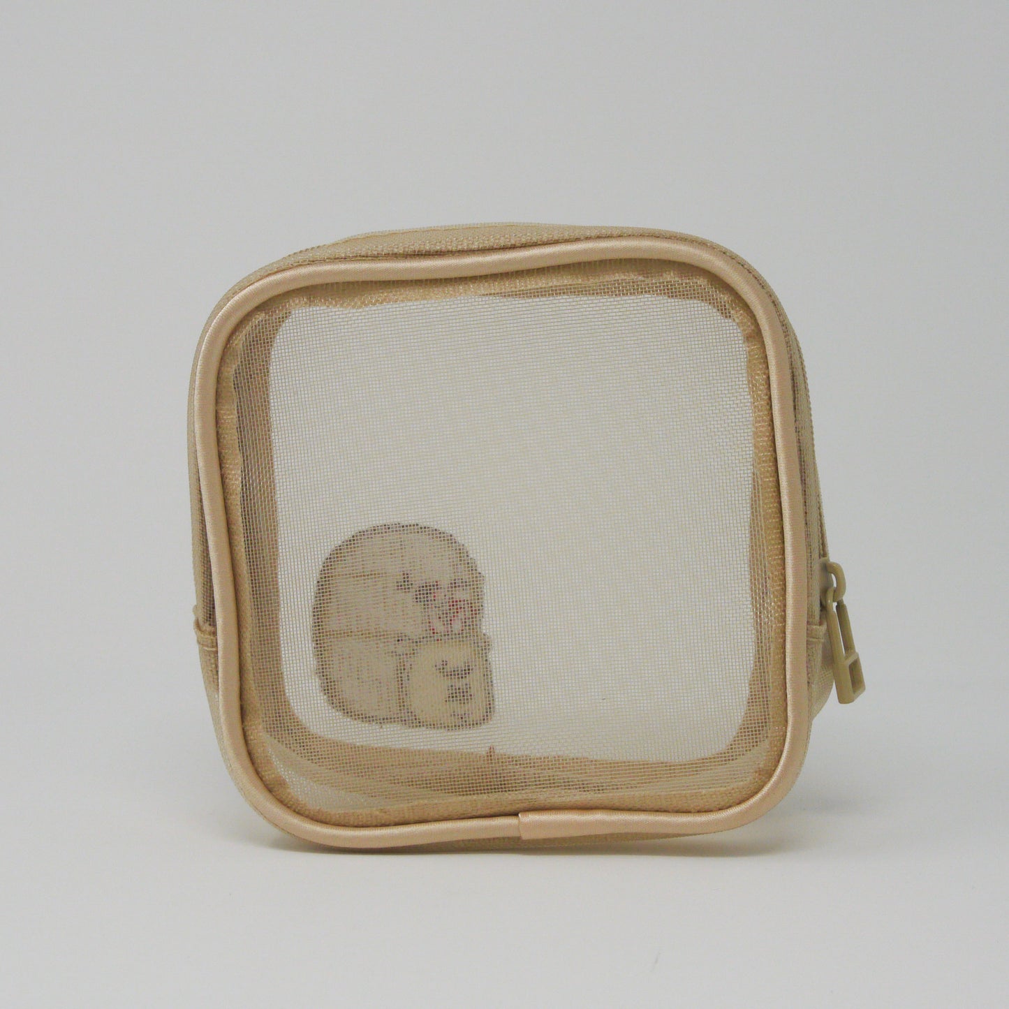 MAS-008 すみっコぐらし刺繍メッシュスクエアポーチ(とんかつ)