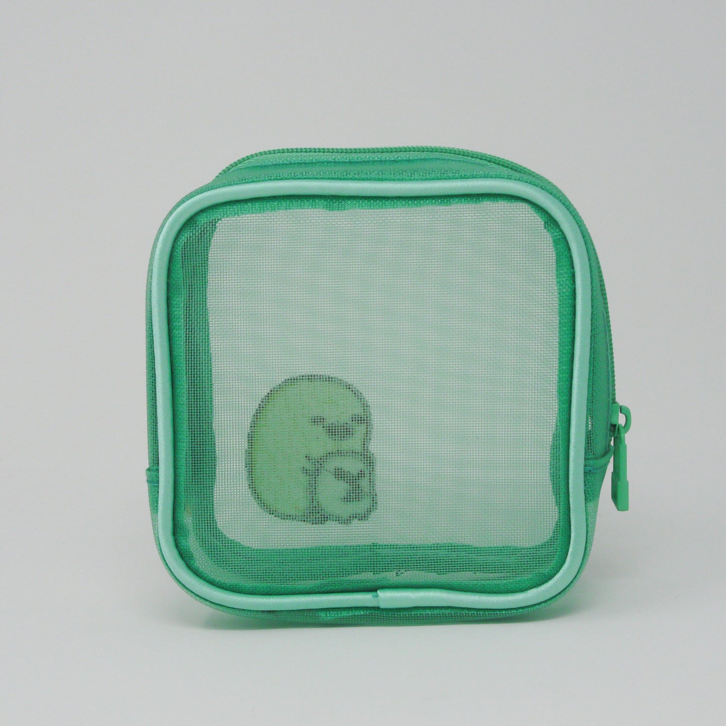 MAS-009 すみっコぐらし刺繍メッシュスクエアポーチ(ぺんぎん？)